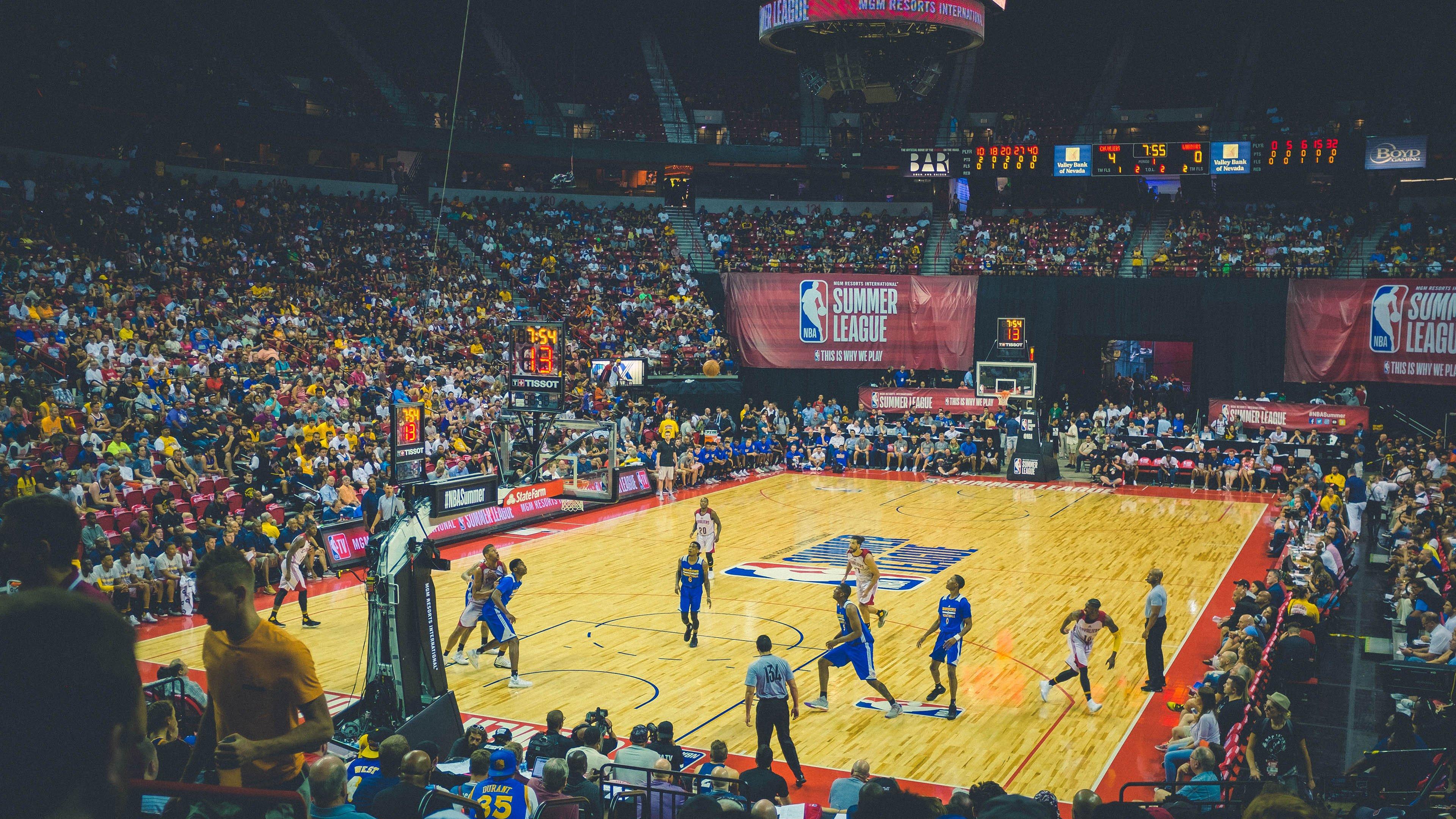 体坛篮球秀，救了大帝的马克西，差点踢足球的曼恩—NBA新星的